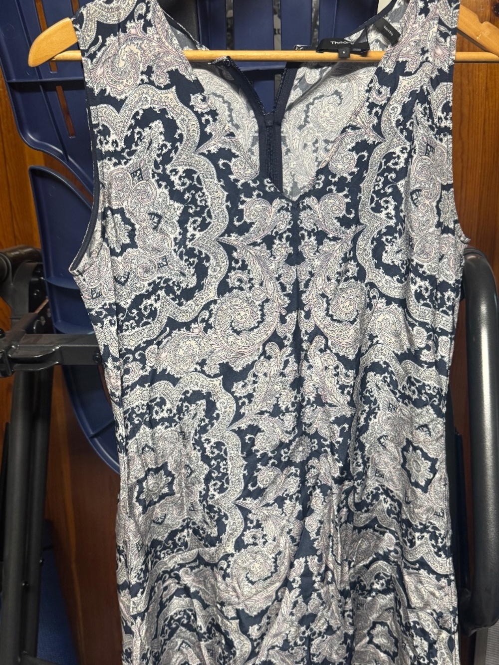 T I T L E Theory Navy Blue Paisley Sleeveless Dress | Size 6 | V-Neck | Back Zip